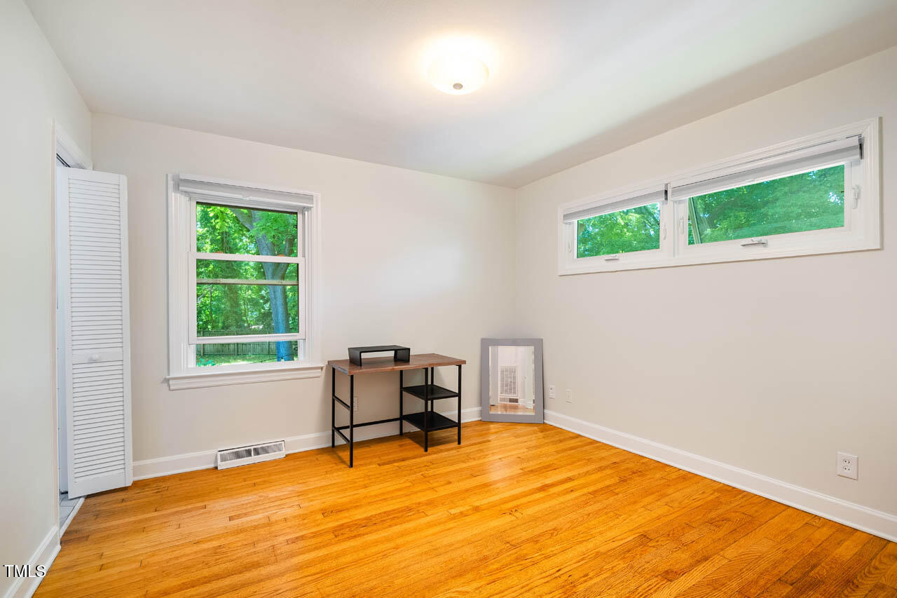 112 Noble Street Chapel Hill, NC 27516 - Photo 20 of 36 112NobleSt-020