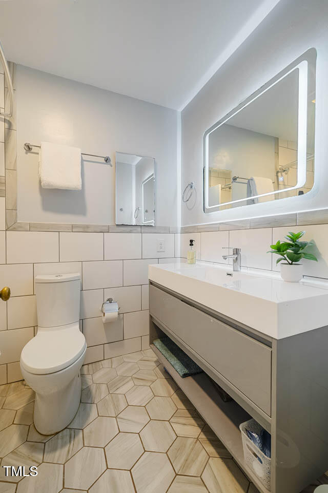 112 Noble Street Chapel Hill, NC 27516 - Photo 21 of 36 112NobleSt-019