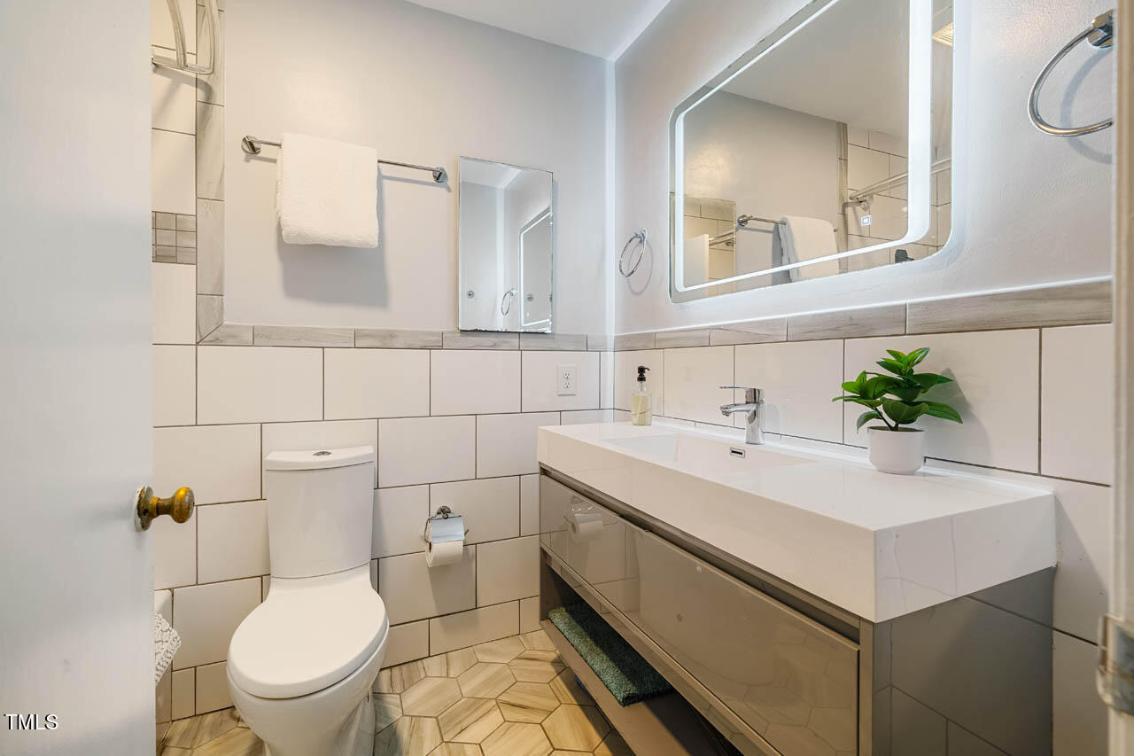 112 Noble Street Chapel Hill, NC 27516 - Photo 22 of 36 112NobleSt-018