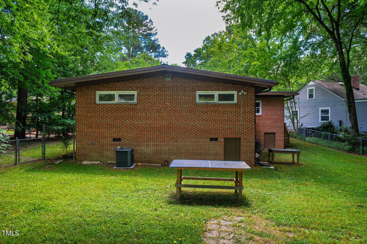 112 Noble Street Chapel Hill, NC 27516 - Photo 29 of 36 112NobleSt-030