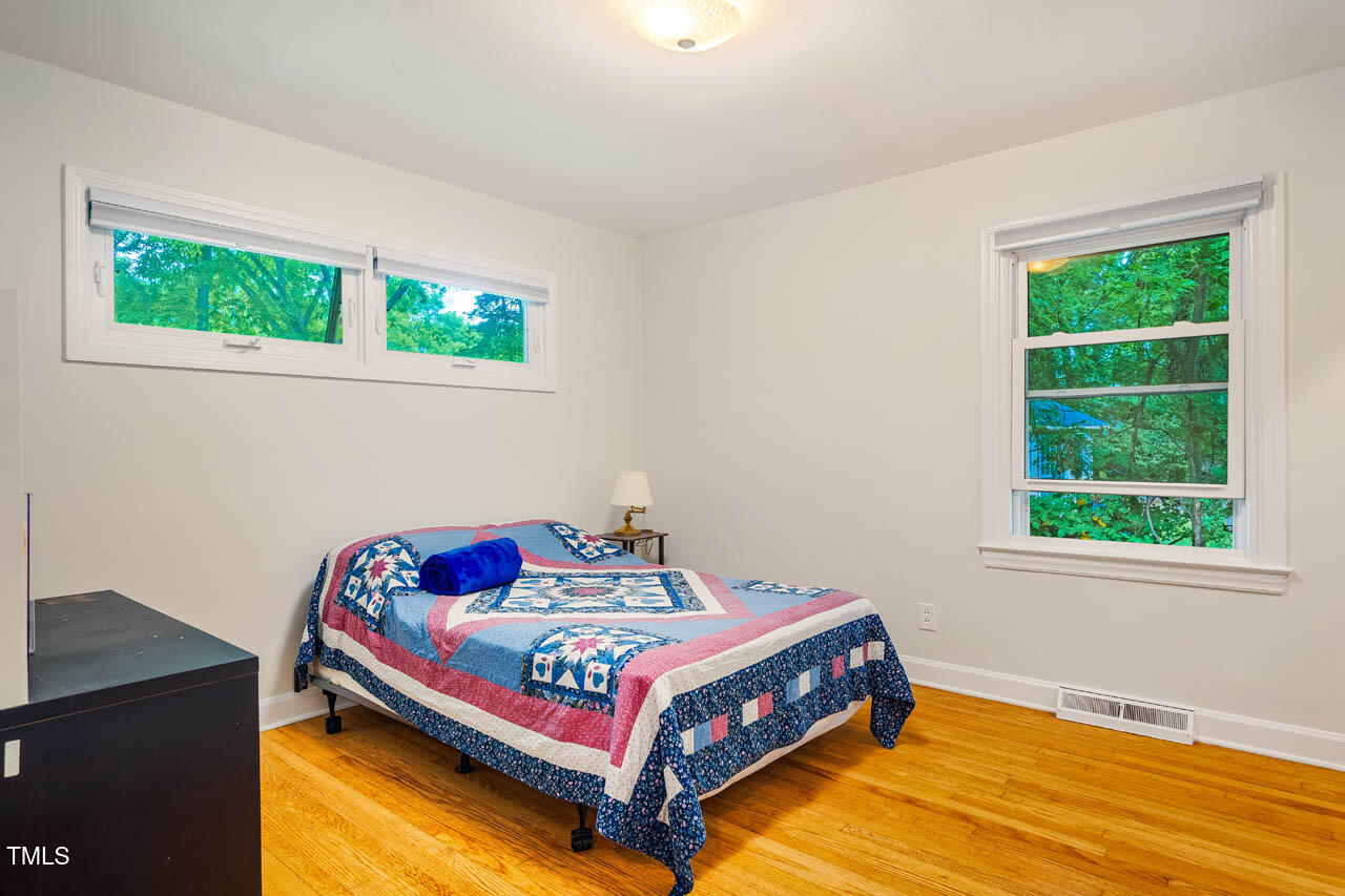 112 Noble Street Chapel Hill, NC 27516 - Photo 34 of 36 112NobleSt-025