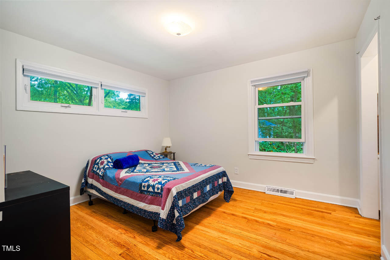 112 Noble Street Chapel Hill, NC 27516 - Photo 35 of 36 112NobleSt-024