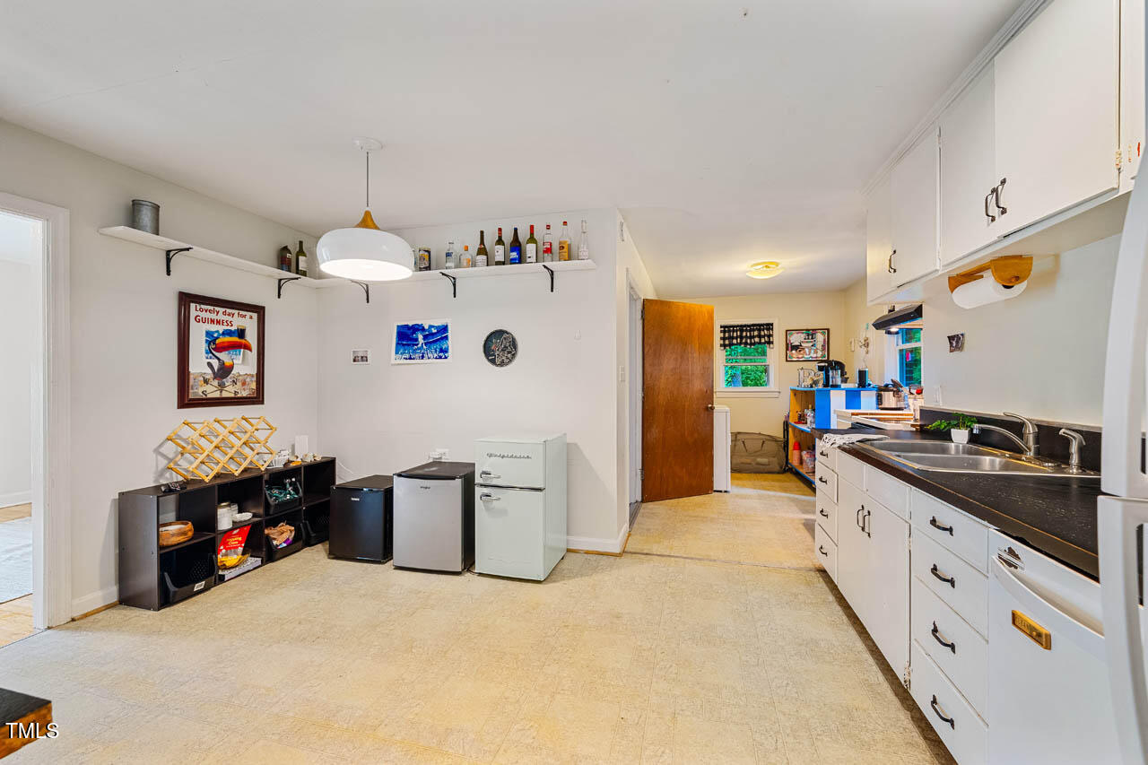 112 Noble Street Chapel Hill, NC 27516 - Photo 5 of 36 112NobleSt-009