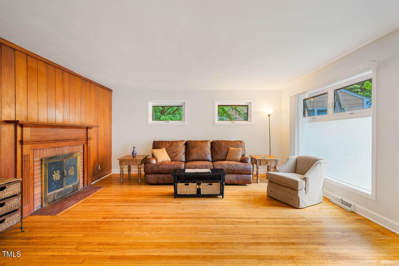 112 Noble Street Chapel Hill, NC 27516 - Photo 7 of 36 112NobleSt-007