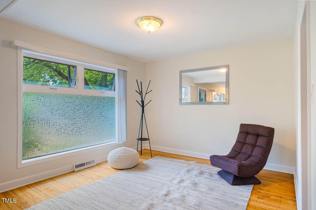 112 Noble Street Chapel Hill, NC 27516 - Photo 8 of 36 112NobleSt-006