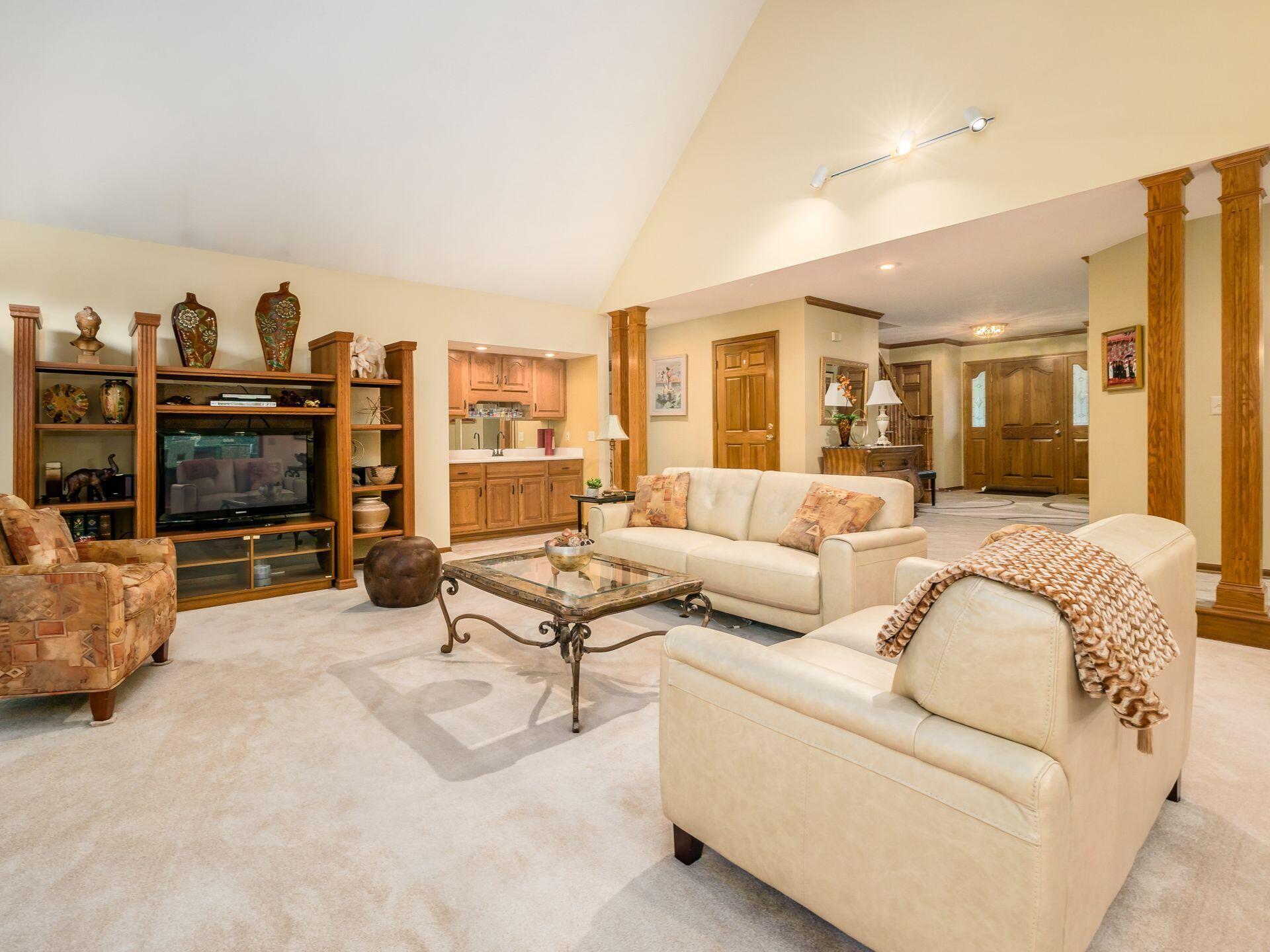 532 Old Farm Road Columbus, OH 43213 - Photo 19 of 75 Great Room