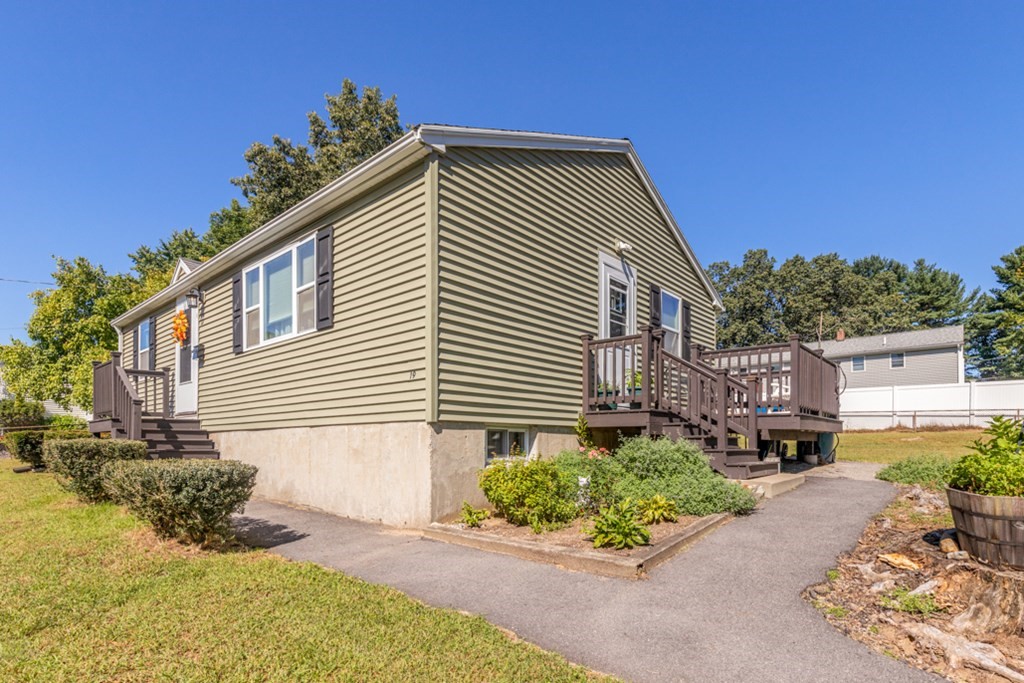 19 Pinewood Road Tewksbury, MA 01876 - Photo 4 of 30 Gallery Image 4