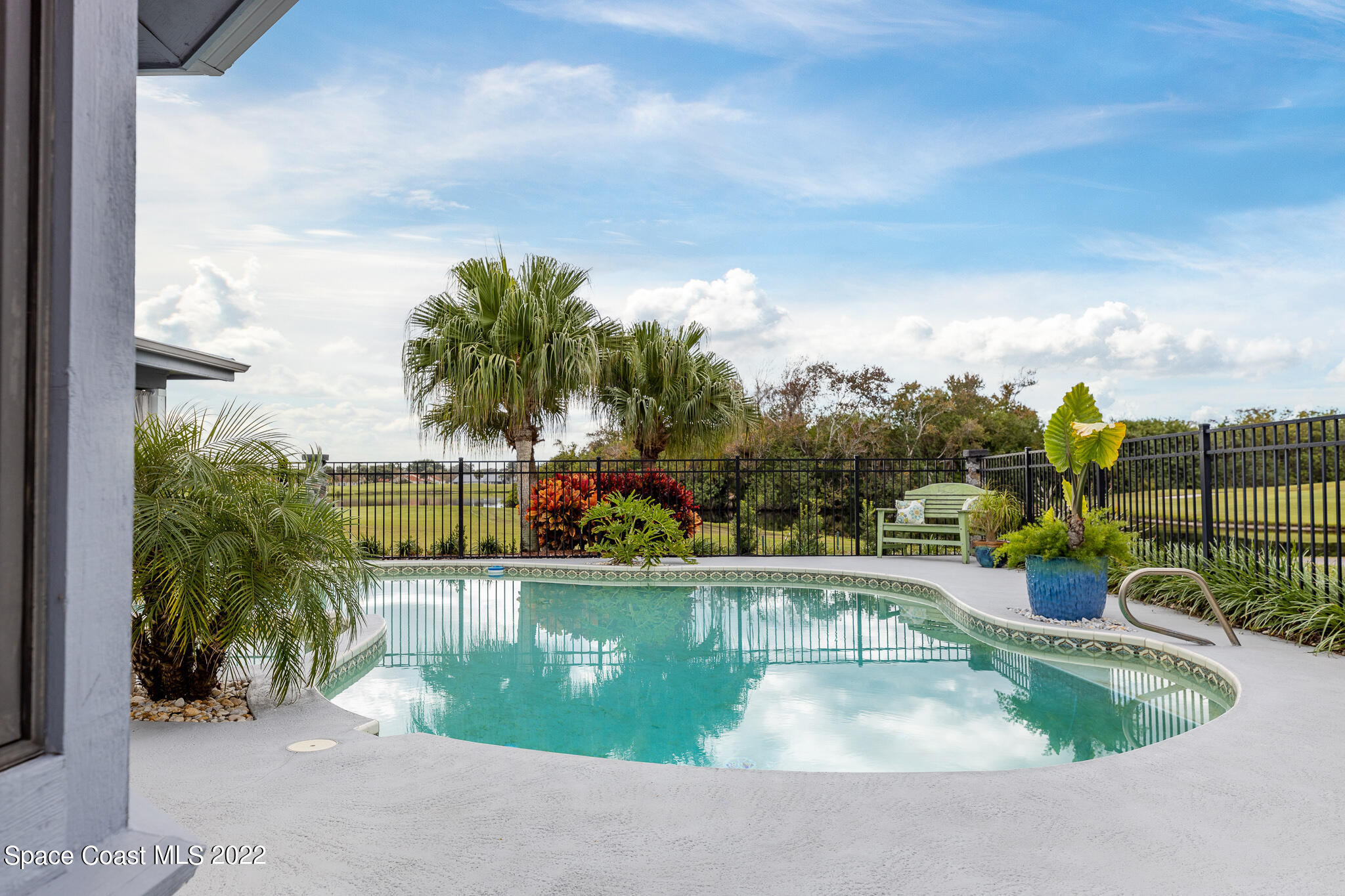 810 Kerry Downs Circle Melbourne, FL 32940 - Photo 47 of 59 a view of a swimming pool from a balcony
