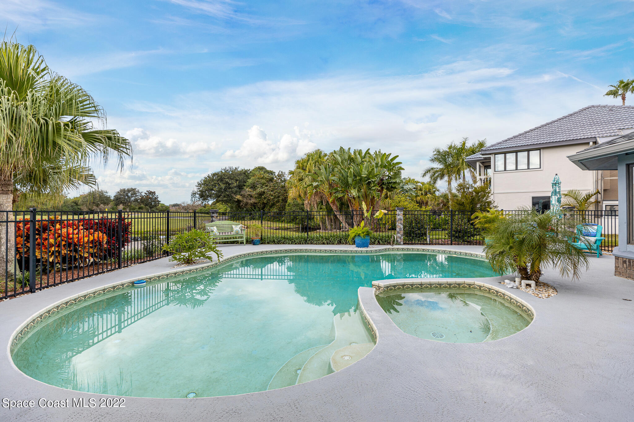 810 Kerry Downs Circle Melbourne, FL 32940 - Photo 50 of 59 a view of a swimming pool with a patio