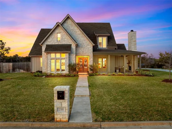 $975,000 | 216 Wycliff Drive, China Spring, TX 76633