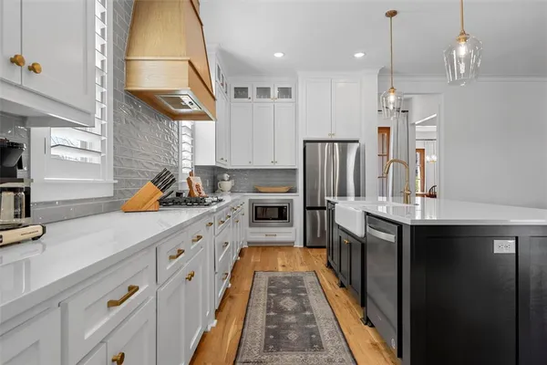 $975,000 | 216 Wycliff Drive, China Spring, TX 76633