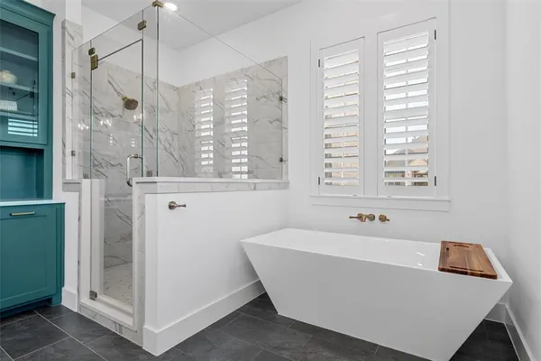$975,000 | 216 Wycliff Drive, China Spring, TX 76633