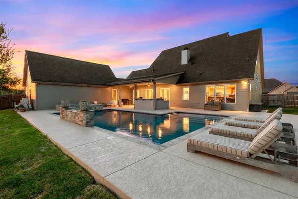 $975,000 | 216 Wycliff Drive, China Spring, TX 76633