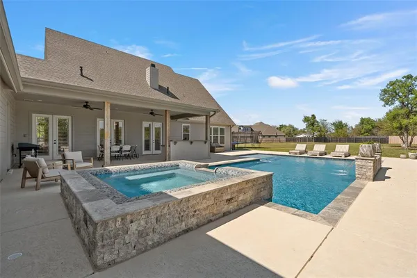 $975,000 | 216 Wycliff Drive, China Spring, TX 76633