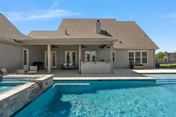 $975,000 | 216 Wycliff Drive, China Spring, TX 76633