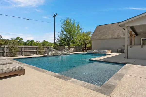 $975,000 | 216 Wycliff Drive, China Spring, TX 76633