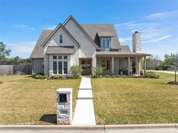 $975,000 | 216 Wycliff Drive, China Spring, TX 76633