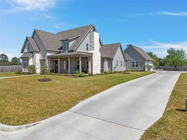 $975,000 | 216 Wycliff Drive, China Spring, TX 76633