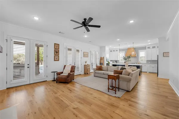 $975,000 | 216 Wycliff Drive, China Spring, TX 76633