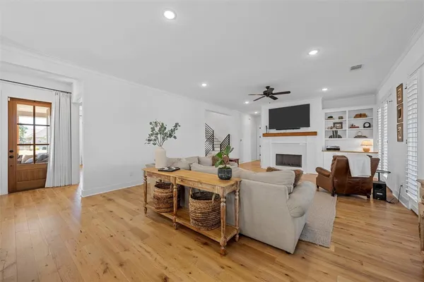 $975,000 | 216 Wycliff Drive, China Spring, TX 76633