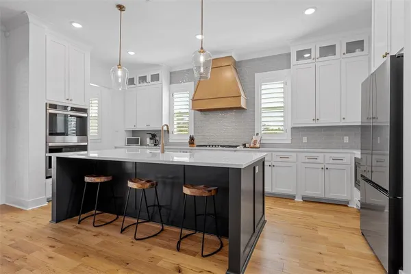 $975,000 | 216 Wycliff Drive, China Spring, TX 76633