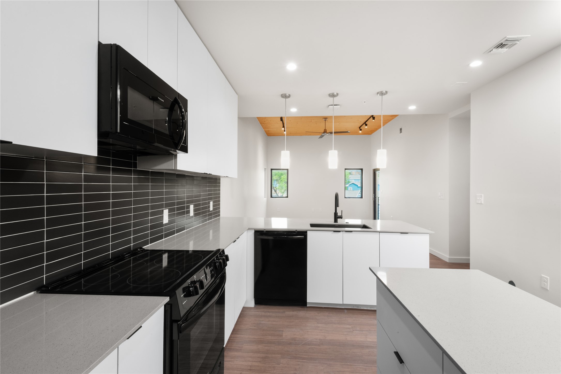 3515 Webberville Road, Unit 302 Austin, TX 78702 - Photo 3 of 15 Gallery Image 3
