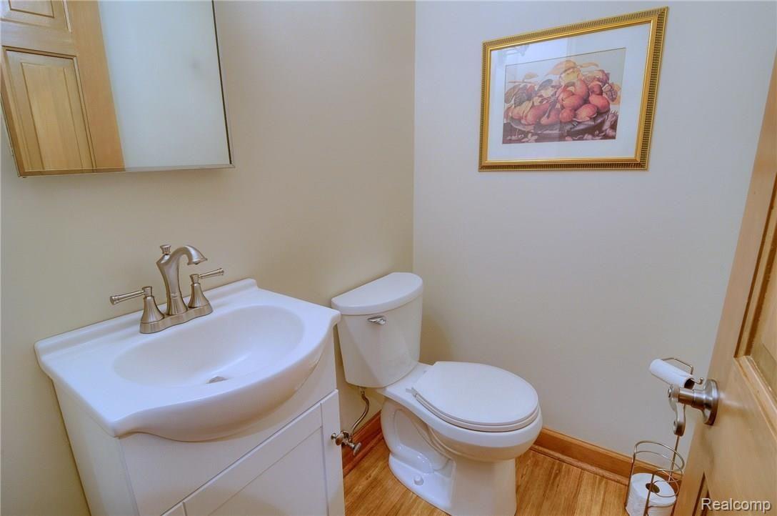967 Sandhurst Road Bloomfield Hills, MI 48302 - Photo 26 of 39 Half Bath