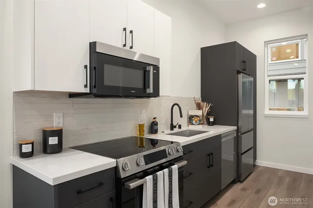 $525,000 | 6712 B Corson Avenue South, Seattle, WA 98108