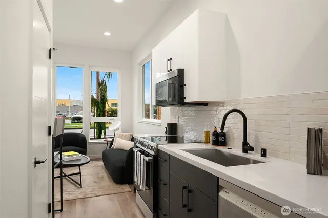 $525,000 | 6712 B Corson Avenue South, Seattle, WA 98108