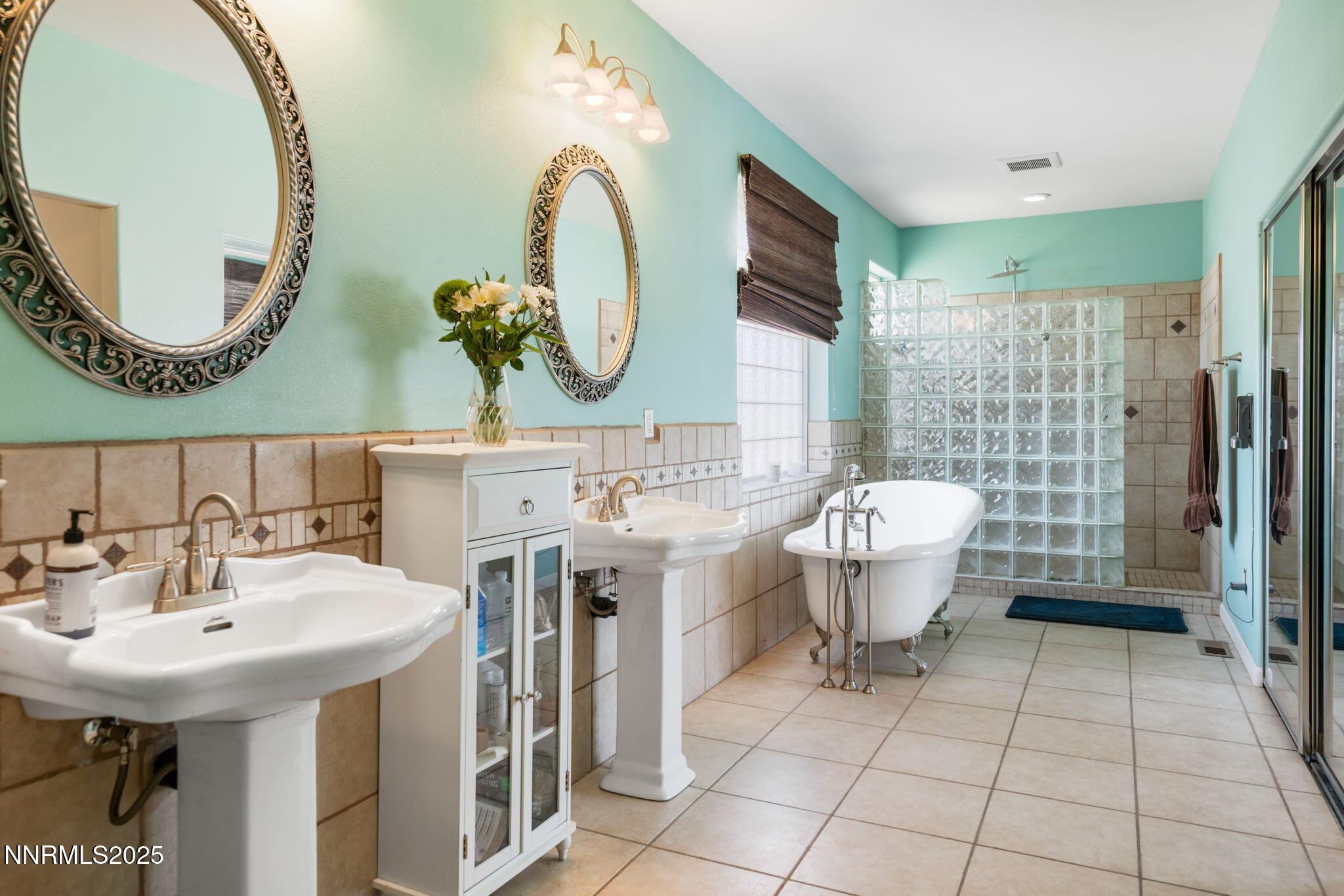 275 Imperial Road Dayton, NV 89403 - Photo 24 of 53 a bathroom with a sink mirror and tub