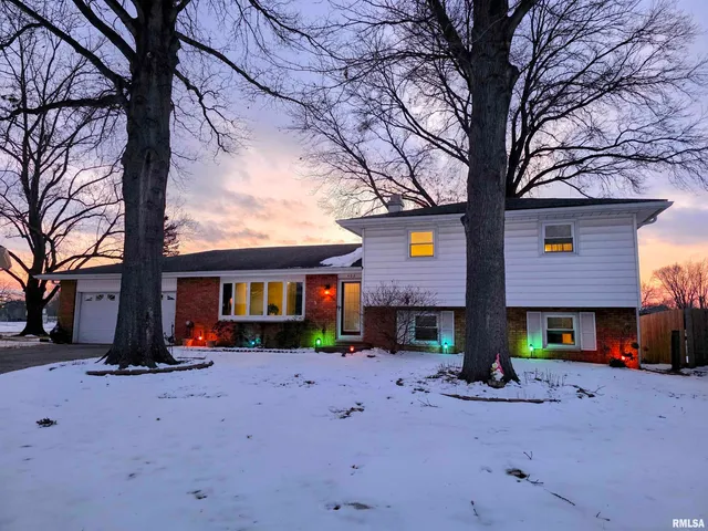 $235,000 | 403 Rainbow Drive, Athens, IL 62613