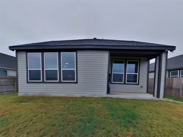 a view of front of a house with a yard