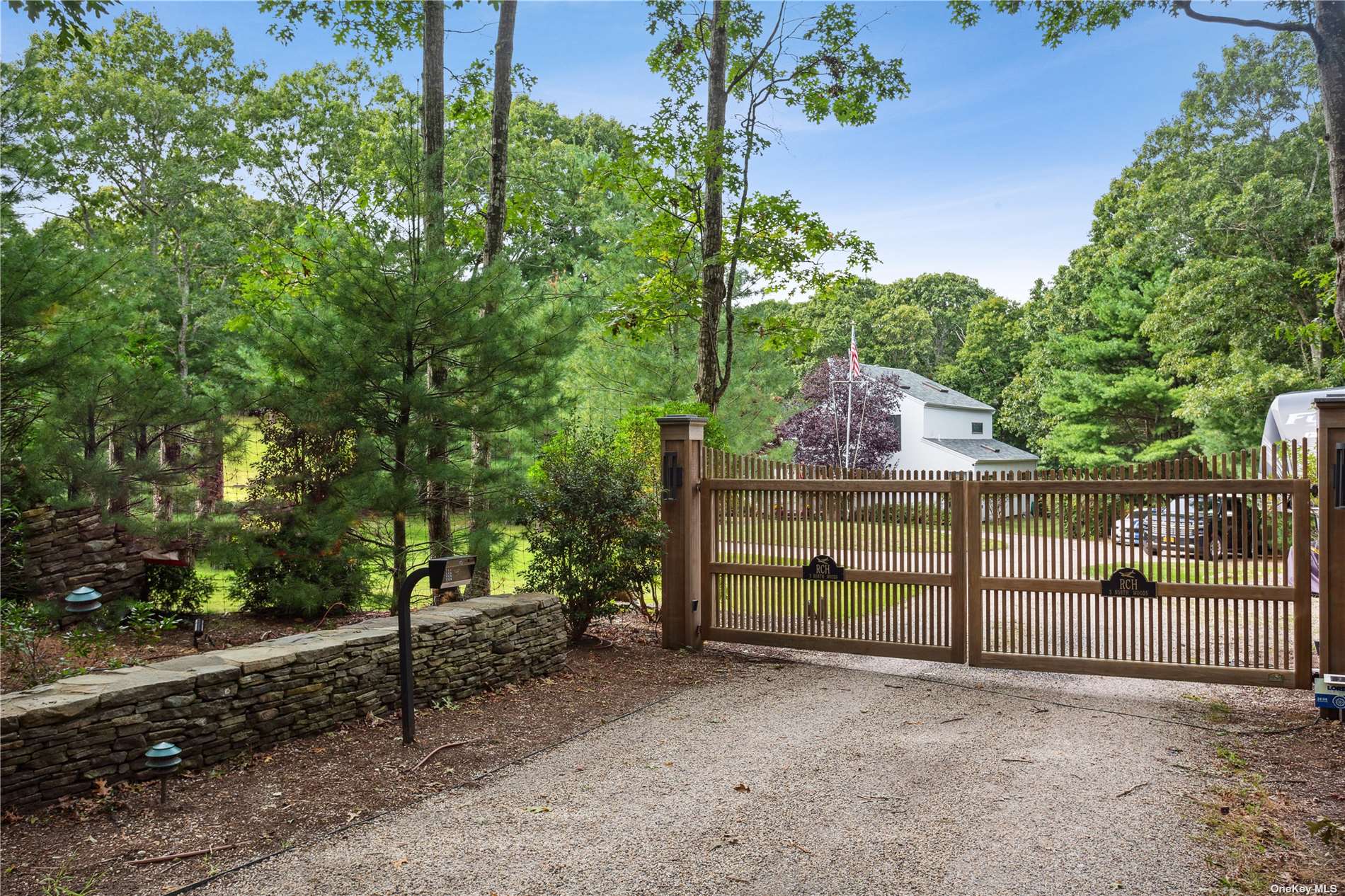 3 North Woods Lane, East Hampton, NY 11937 Compass