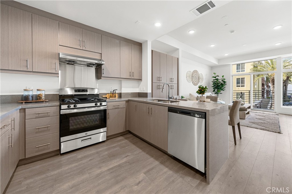 168 South Monterey Street, Unit 211 Alhambra, CA 91801 - Photo 2 of 49