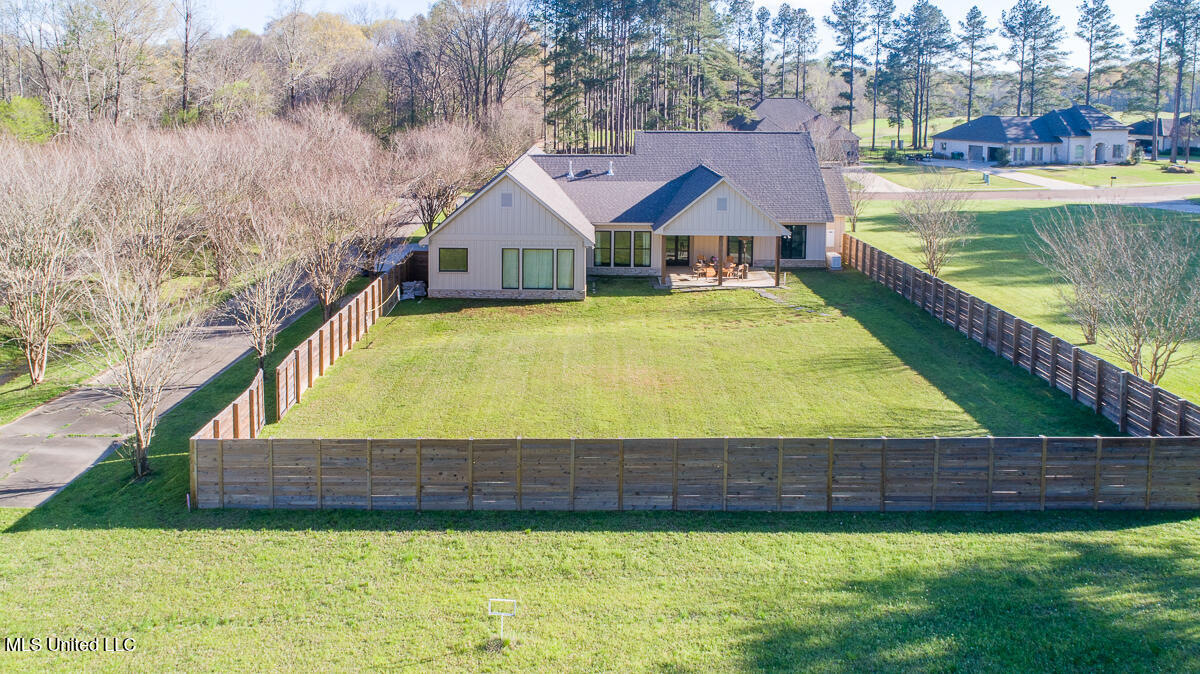 29 Club Drive Natchez, MS 39120 - Photo 9 of 69 29ClubDr_LoRes-14