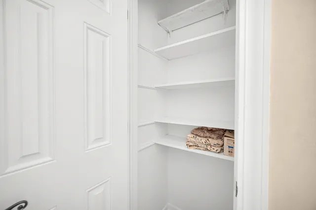 $1,700 | 1211 Brown Street, Unit 3B, Des Plaines, IL 60016