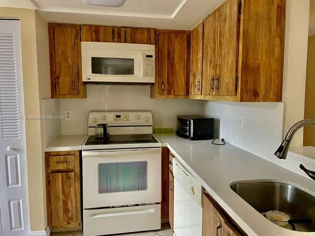 $2,100 | 1040 Northwest 80th Avenue, Unit 205, Margate, FL 33063