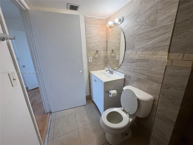 $2,000 | 1040 Northwest 80th Avenue, Unit 205, Margate, FL 33063