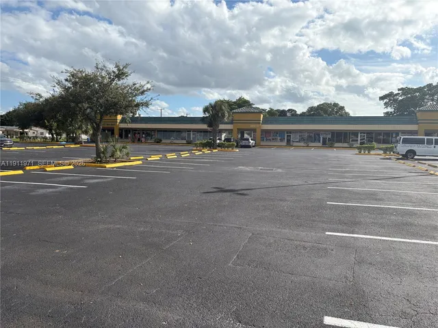 $2,000 | 1040 Northwest 80th Avenue, Unit 205, Margate, FL 33063