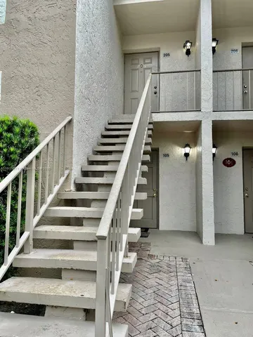 $2,100 | 1040 Northwest 80th Avenue, Unit 205, Margate, FL 33063