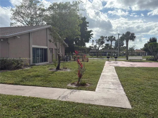 $2,100 | 1040 Northwest 80th Avenue, Unit 205, Margate, FL 33063