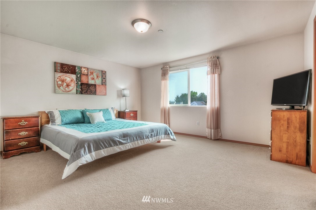 617 Southwest 4th Place, Unit 4 Renton, WA 98057 - Photo 13 of 16