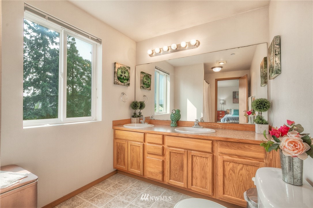 617 Southwest 4th Place, Unit 4 Renton, WA 98057 - Photo 14 of 16