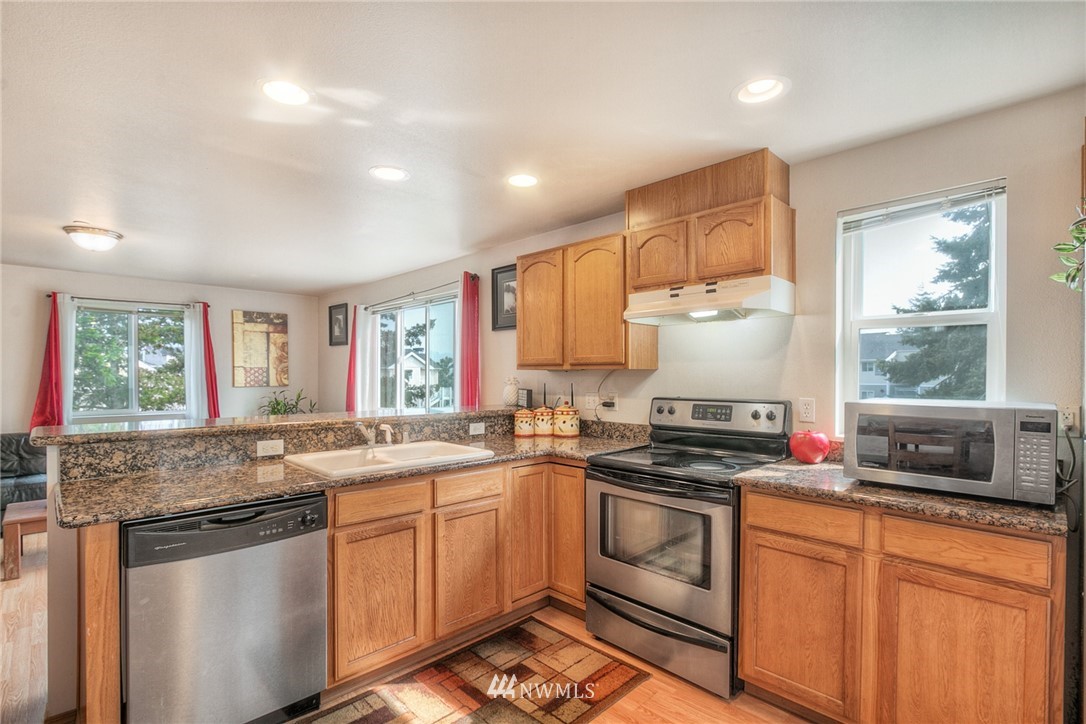 617 Southwest 4th Place, Unit 4 Renton, WA 98057 - Photo 6 of 16