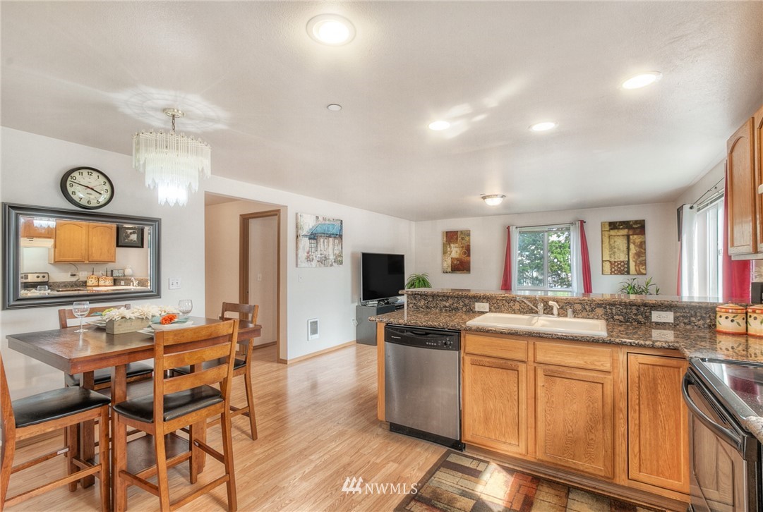617 Southwest 4th Place, Unit 4 Renton, WA 98057 - Photo 7 of 16