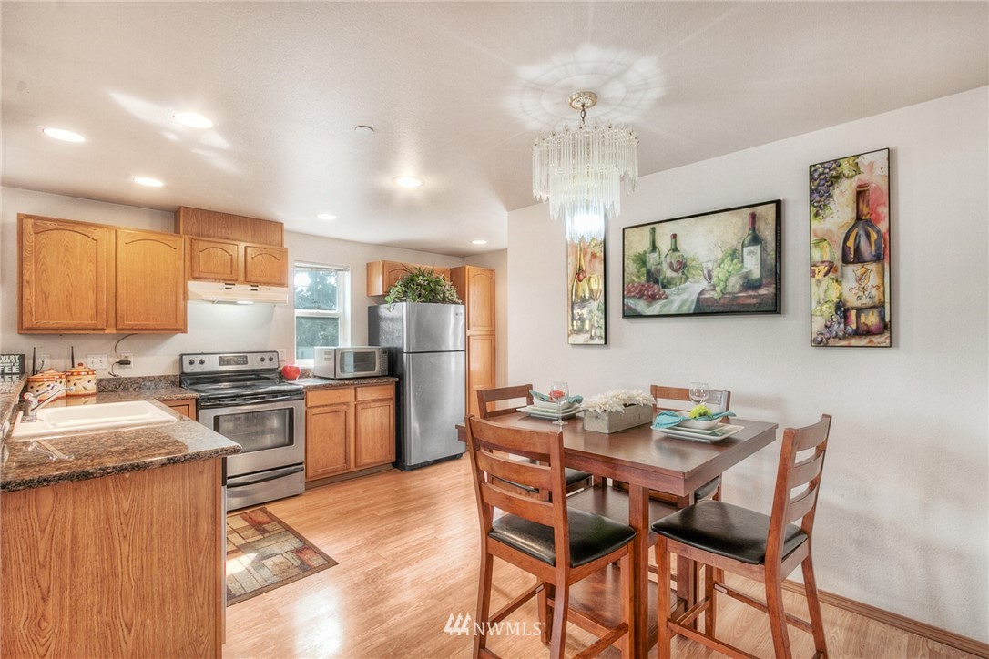 617 Southwest 4th Place, Unit 4 Renton, WA 98057 - Photo 8 of 16