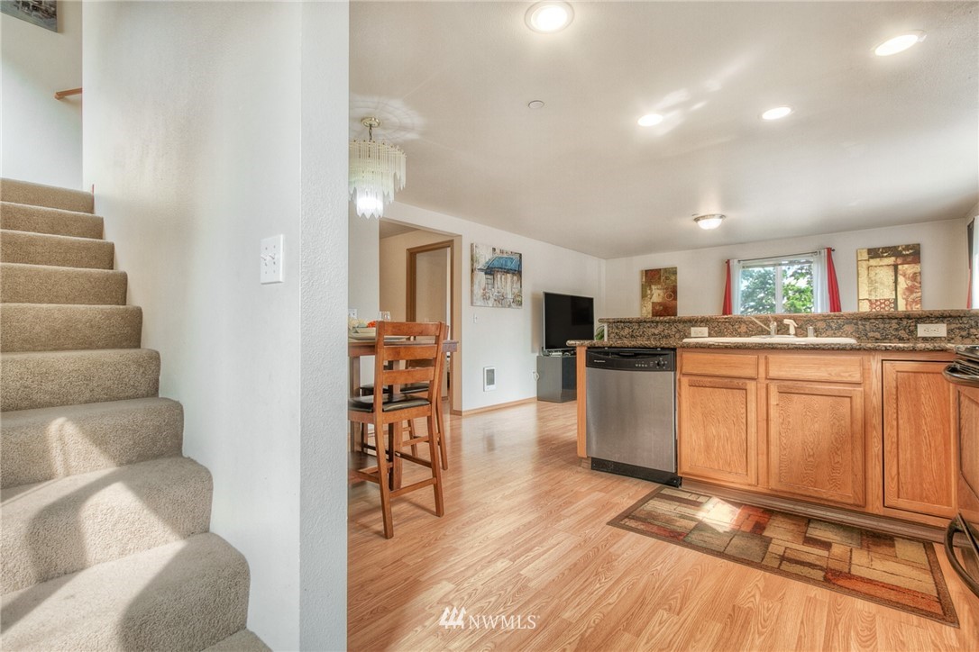 617 Southwest 4th Place, Unit 4 Renton, WA 98057 - Photo 10 of 16