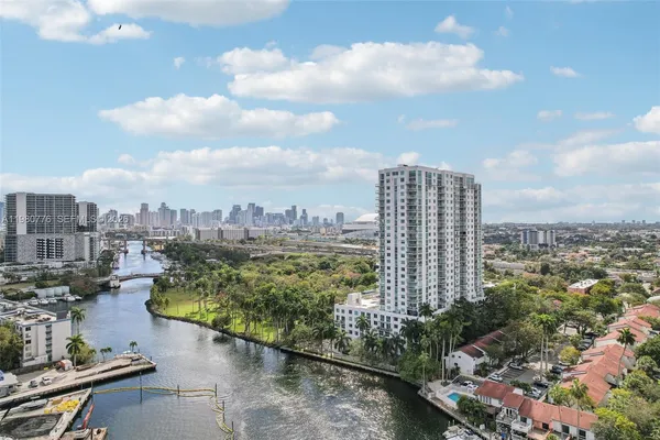 $399,000 | 1901 Northwest S River Drive, Unit 16B, Miami, FL 33125