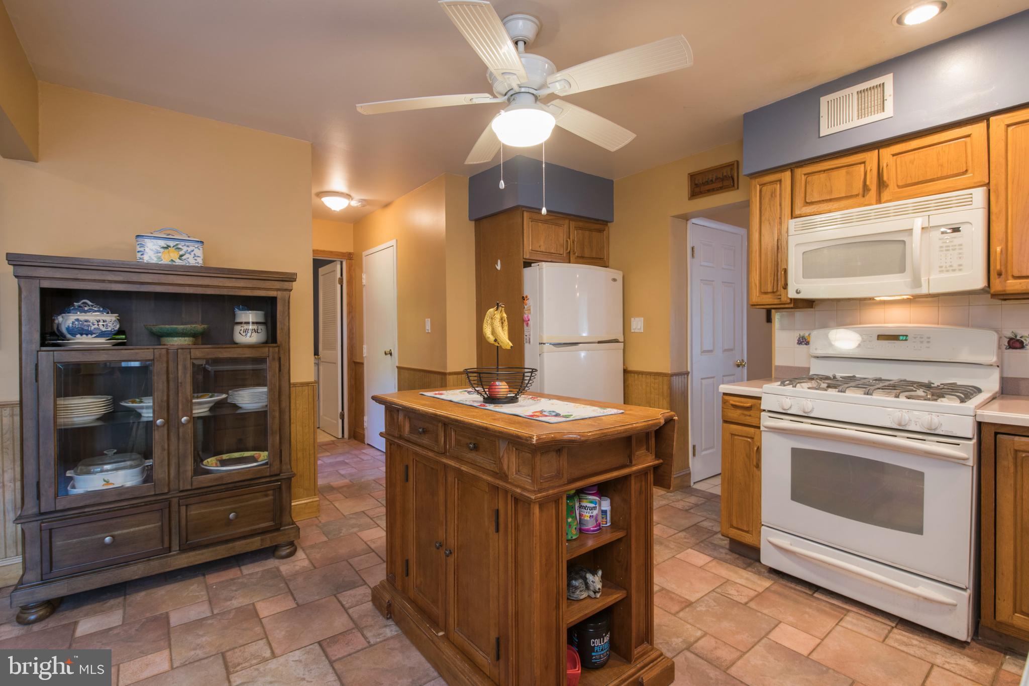 8136 Ridge Avenue Philadelphia, PA 19128 - Photo 13 of 49