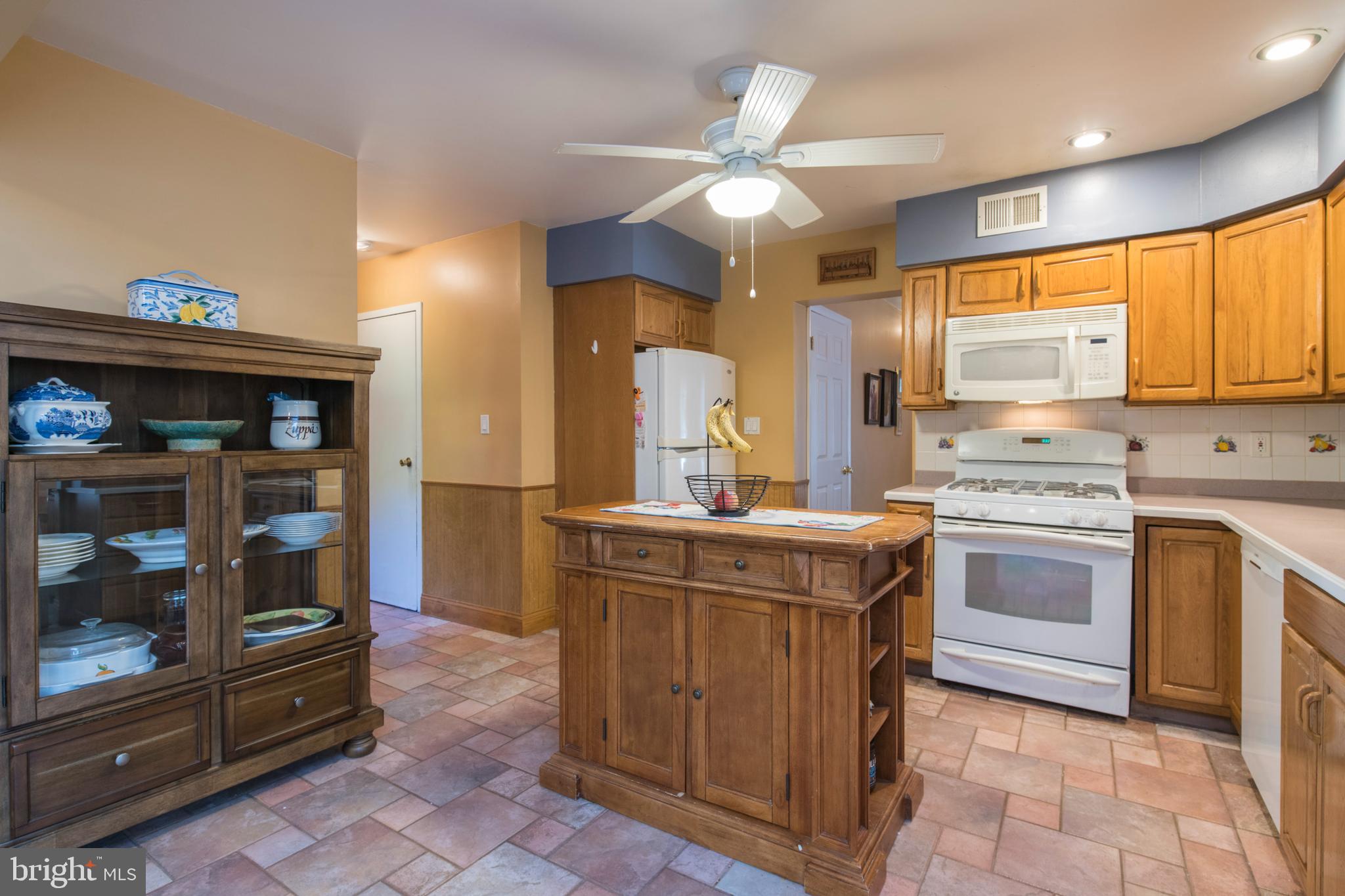 8136 Ridge Avenue Philadelphia, PA 19128 - Photo 15 of 49